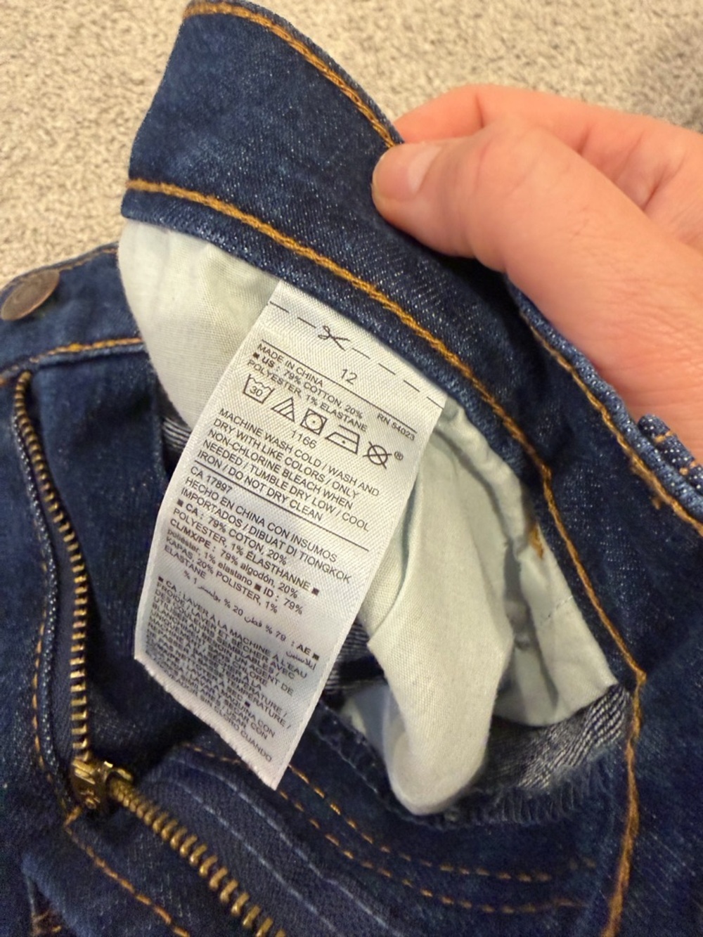 Old Navy Mid-Rise Wow Jean Short Dark Wash Size 12 - Picture 3 of 5